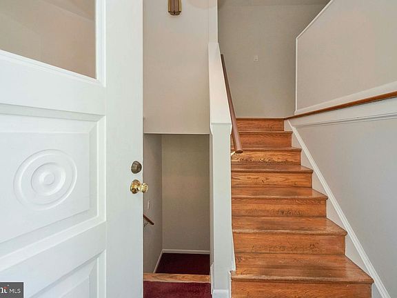 3rd image of 2843 Annandale Rd