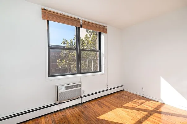 Rented by Guy Goldman, LREB | media 29