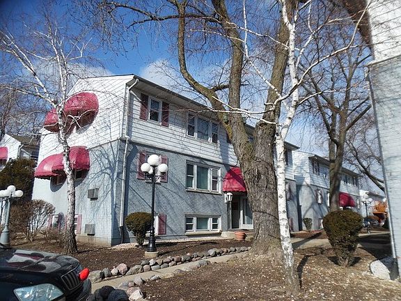 3rd image of 9443 Lawrence Ave #3101