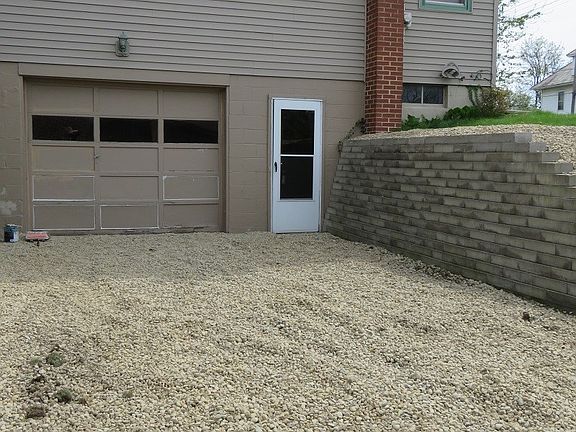 2nd image of 123 E Butler St