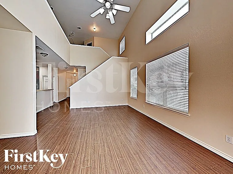 9117 Waterman Dr — Photo 2