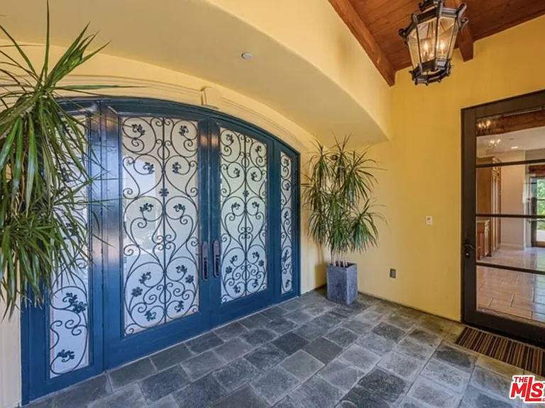 3110 Benedict Canyon Dr — Photo 59