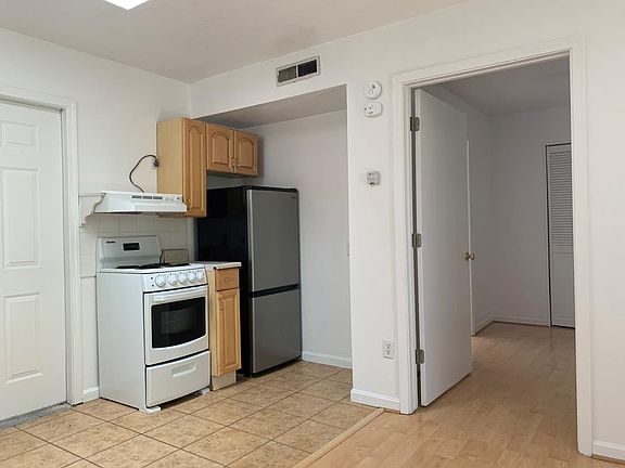 4th image of 1137 Princeton Dr NE #B
