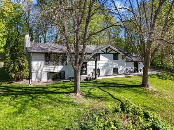 17046 Chiltern Hills Rd, Minnetonka, MN 55345