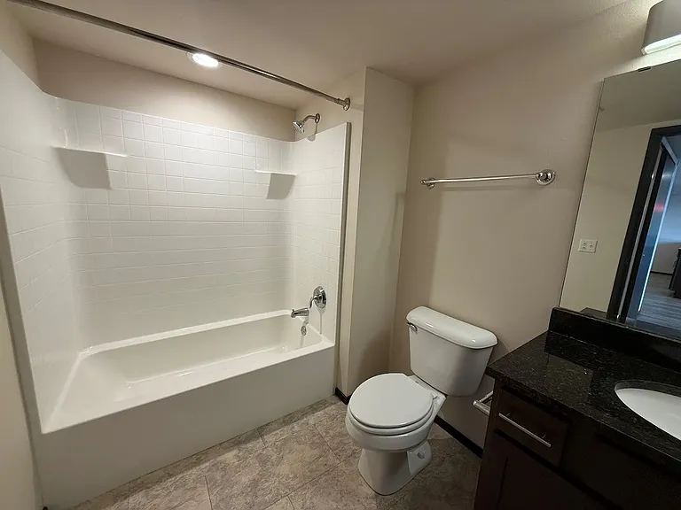 Galaxie High Rise Apartments — Photo 28