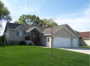 7794 Trappers Ridge Dr, Clear Lake, MN 55319