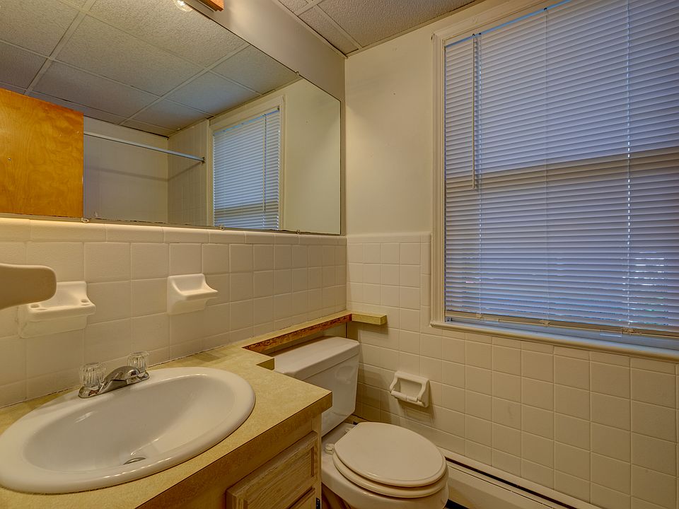 1st image of 923 Washington St APT 304