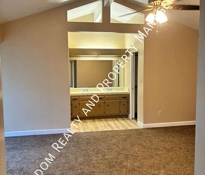9117 Hoxie Ct — Photo 10