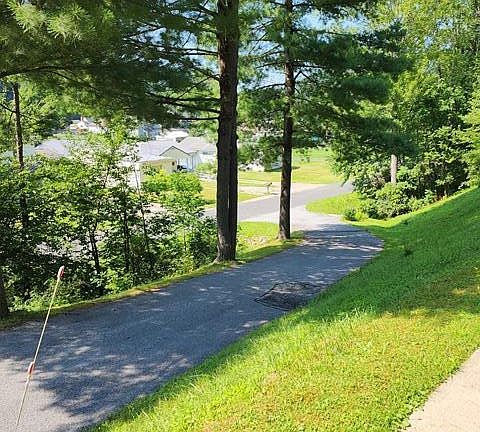 3rd image of 423 Arch Dr