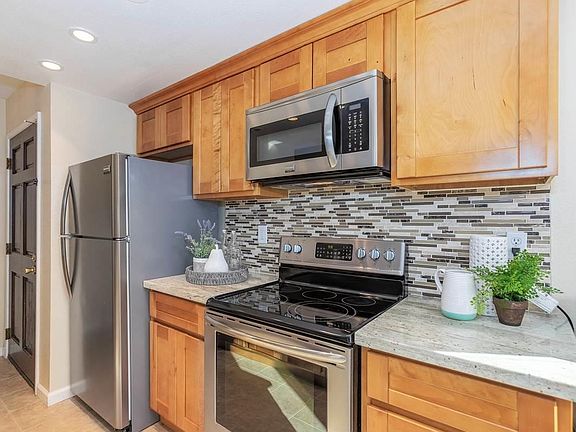 5th image of 914 Cherry Glen Cir