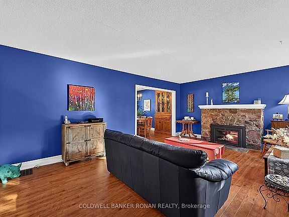 5th image of 72 Queen St