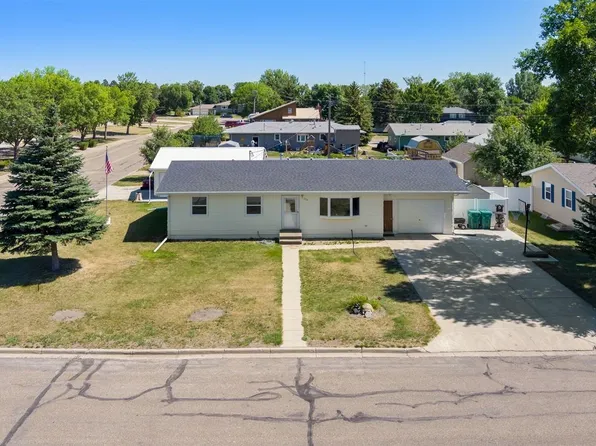 374 6th St NE, Garrison, ND 58540