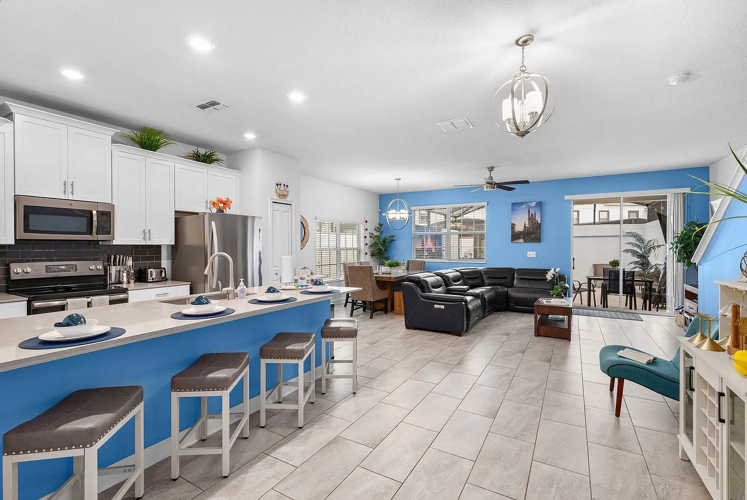 5 bed, 4.0 bath, 2066 sqft, $3,961 — Photo 4