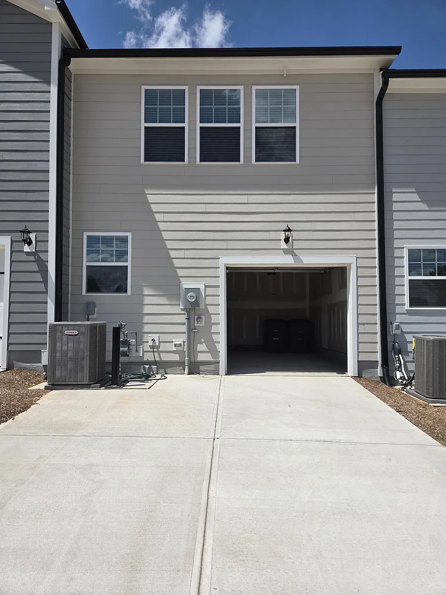 Building Photo - 1046 Wildwood Grove Dr