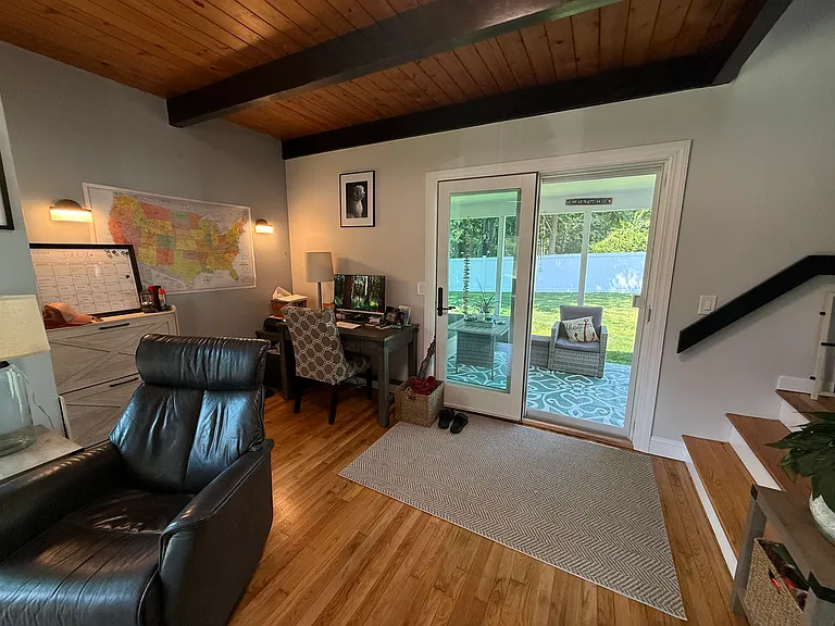 89 Baycliff Dr — Photo 3