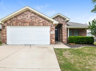 272 Spring Hollow Dr, Saginaw, TX 76131