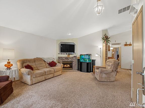 3rd image of 11112 184th Avenue Pl E