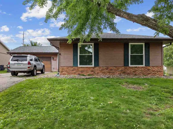 7016 Parkdale Ln NE, Cedar Rapids, IA 52402