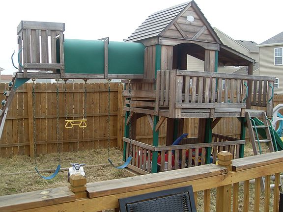 playset stays!!