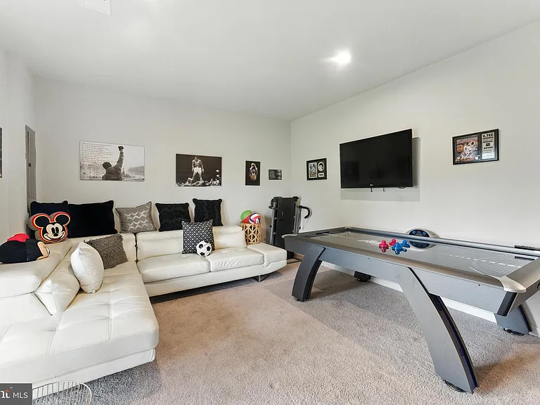406 Honeyberry Ln — Photo 33