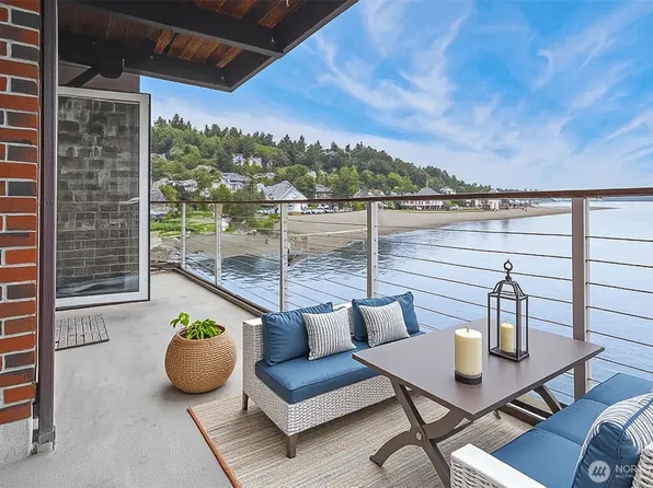 3717 Beach Drive SW #214, Seattle, WA 98116