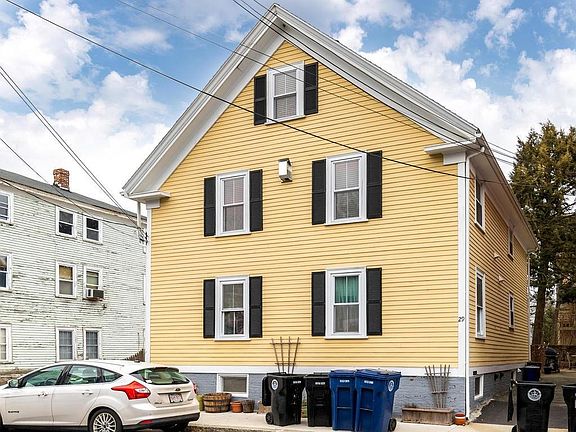 2nd image of 29 Carlton St #1
