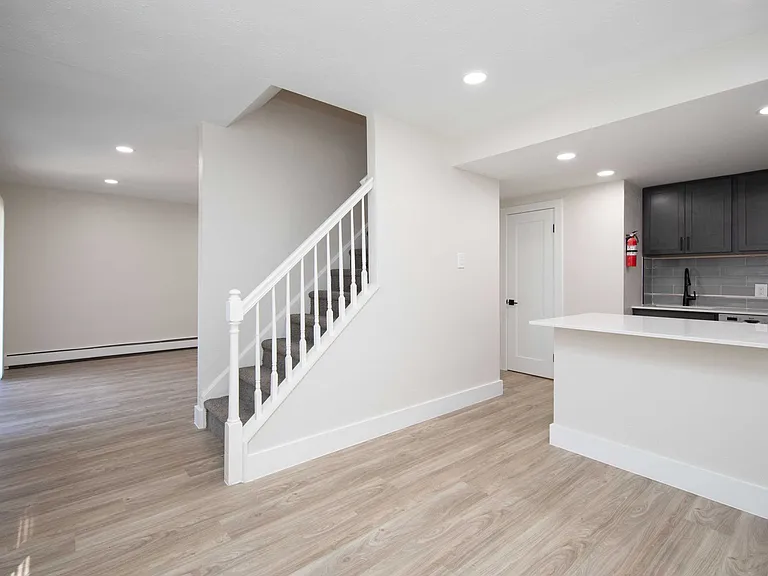 Golf Club Apartments — Photo 10