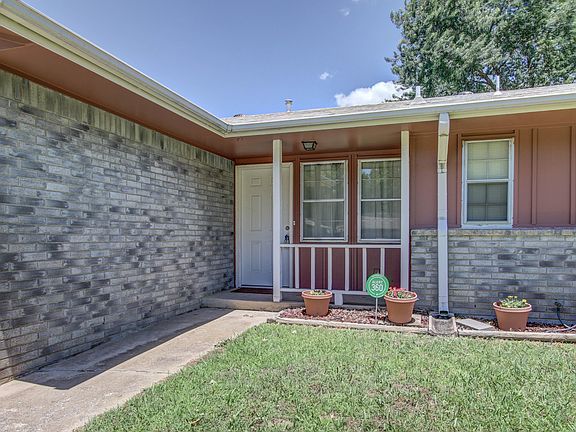 3rd image of 1112 Williams Ct