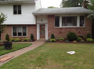 41 Cambridge Dr, Smithtown, NY 11787