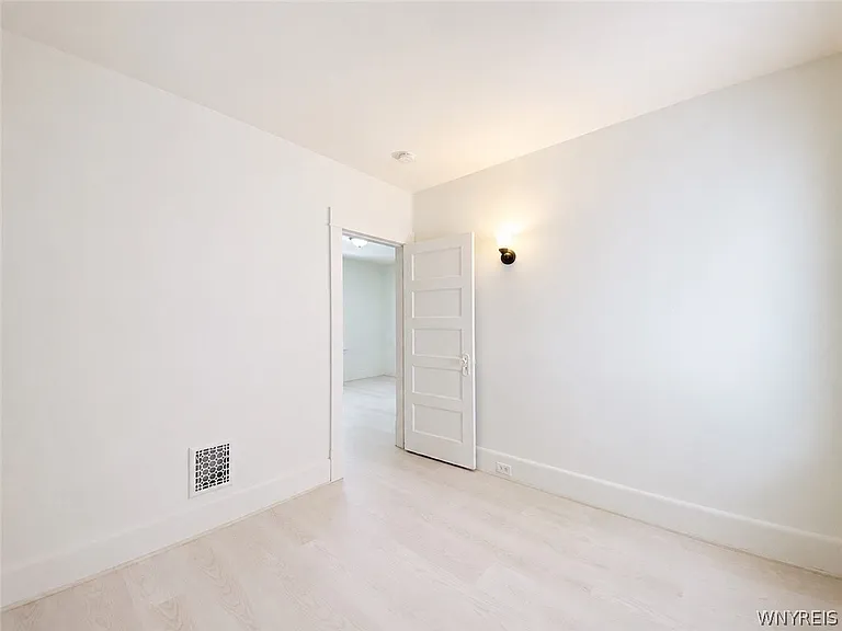 165 Dearborn St #UPPER — Photo 8