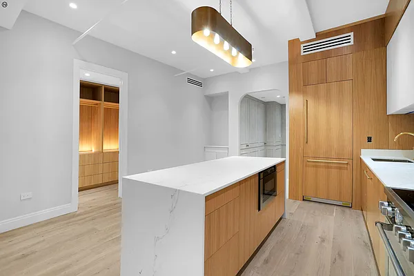 Sold by Nomad Property Group, LLC | media 23