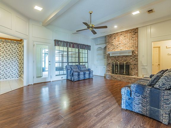 2nd image of 9900 Oak Ridge Cir