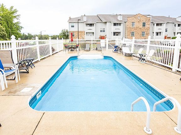 3rd image of 2574 Parkview Dr APT 2
