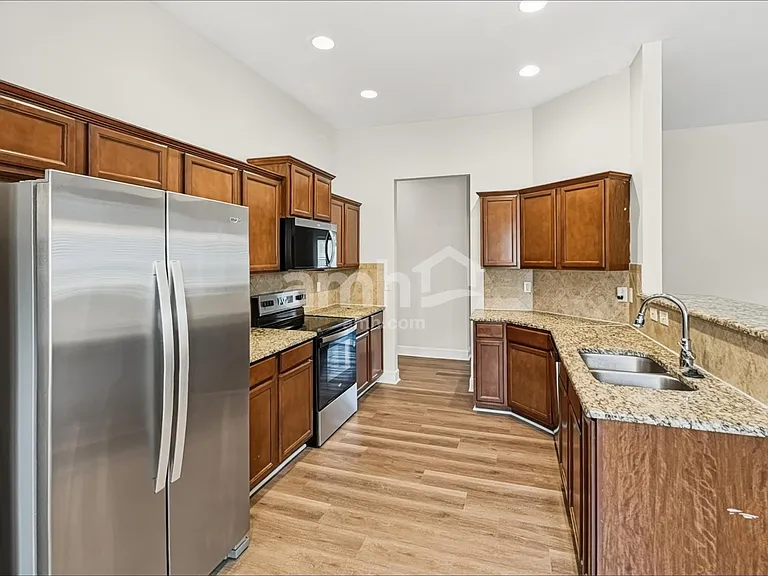 25940 W 142nd Ct — Photo 4