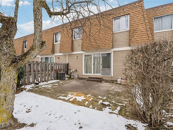 3rd image of 26523 Sussex Dr
