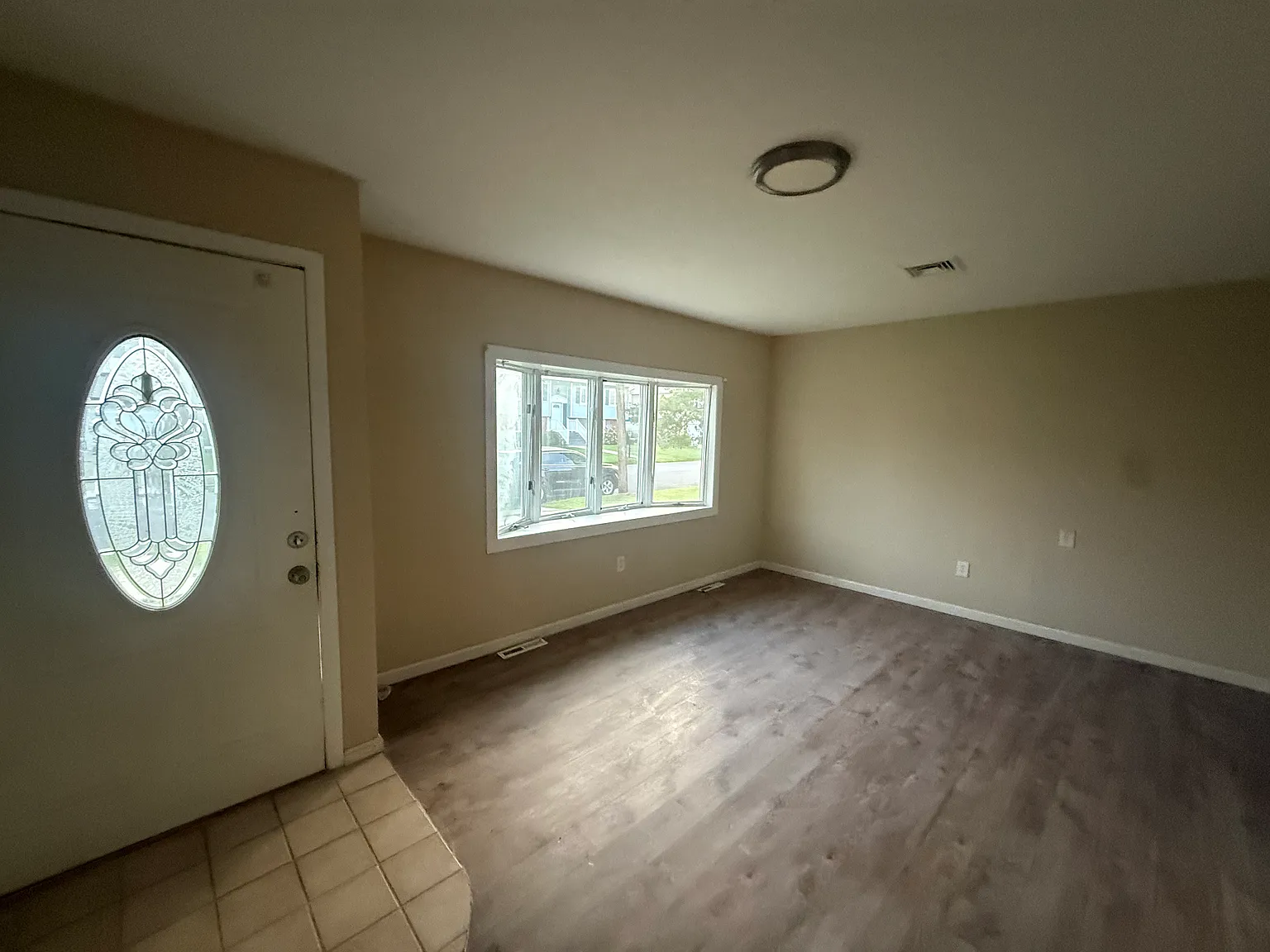 3 bed, 864 sqft, $2,600 — Photo 3