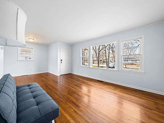 5th image of 24 Oxford Pl NW