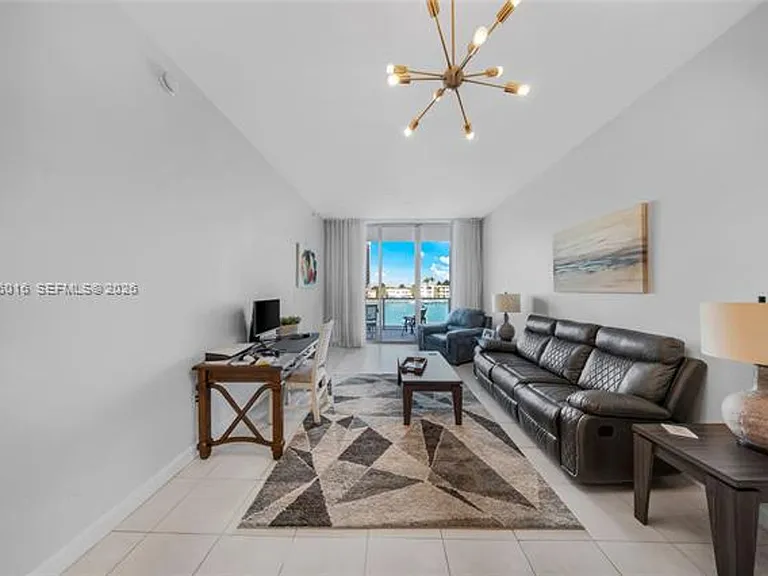 7928 East Dr #305 — Photo 3