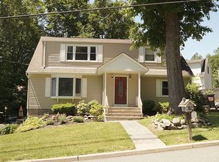 75 Star Lake Rd, Bloomingdale, NJ 07403