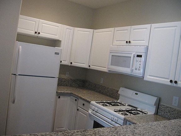 3rd image of 5910 Vegas Dr