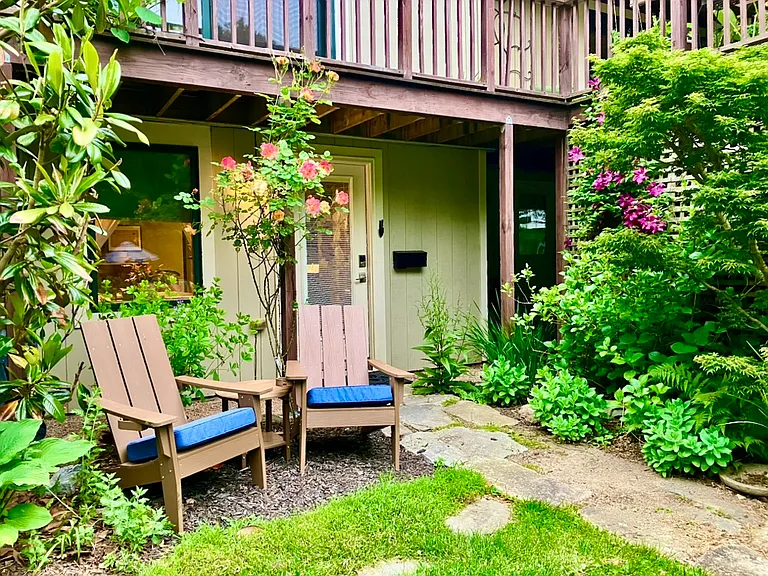 50 Wood Ave — Photo 3