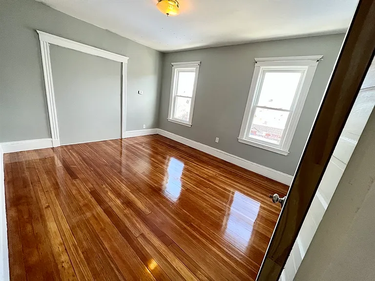 6 Taft St #1 — Photo 4