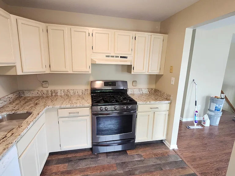 2102 Brookhaven Dr — Photo 4