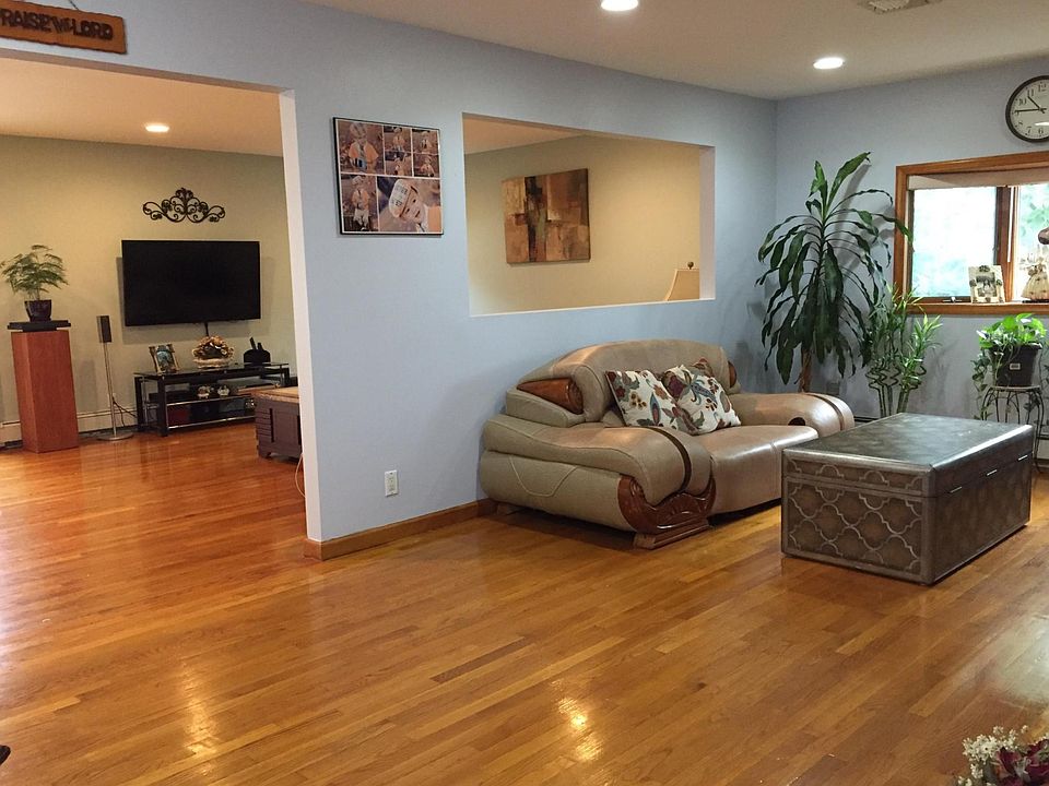1st image of 125 Ward St