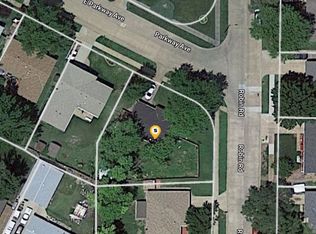 516 E Parkway Ave, Salina, KS 67401