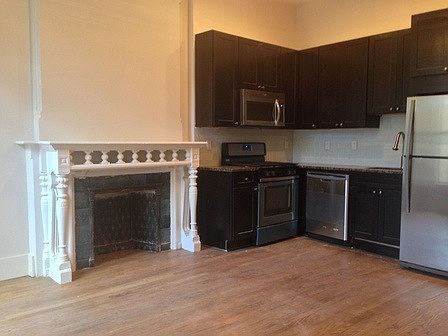 3rd image of 462 Putnam Ave