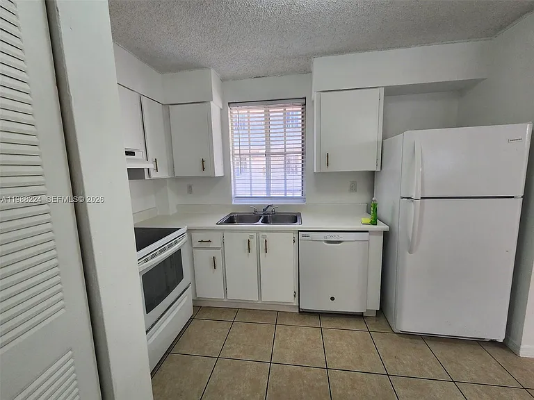6195 NW 186th St #309 — Photo 5