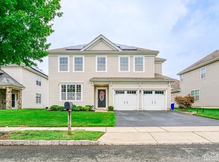 9 Dahlia Ct, Piscataway, NJ 08854