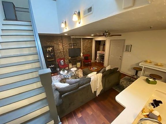 3rd image of 101 W Jackson Ave APT 3