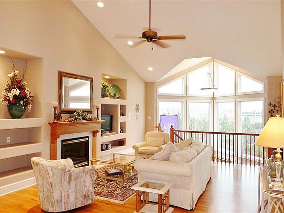 3rd image of 4116 Berkshire Cir